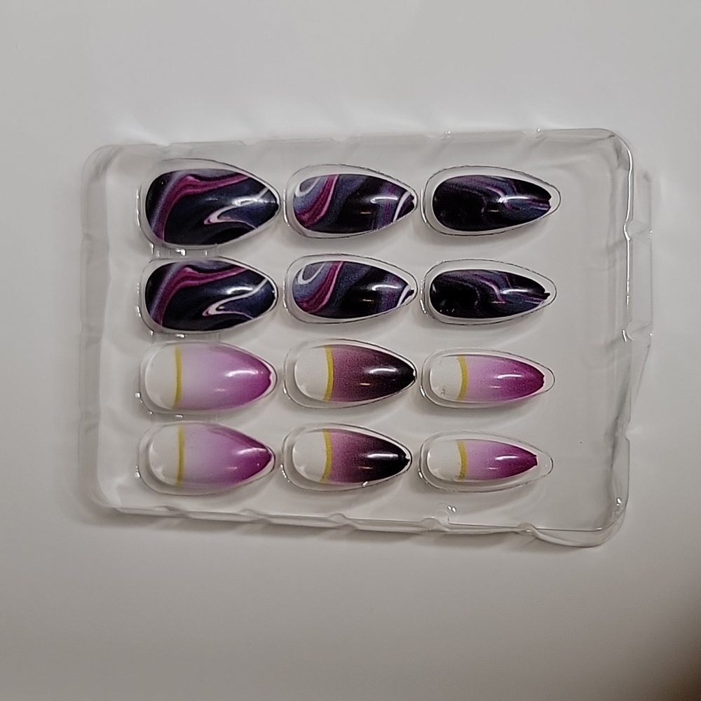 Press on Nails *Free with purchase*